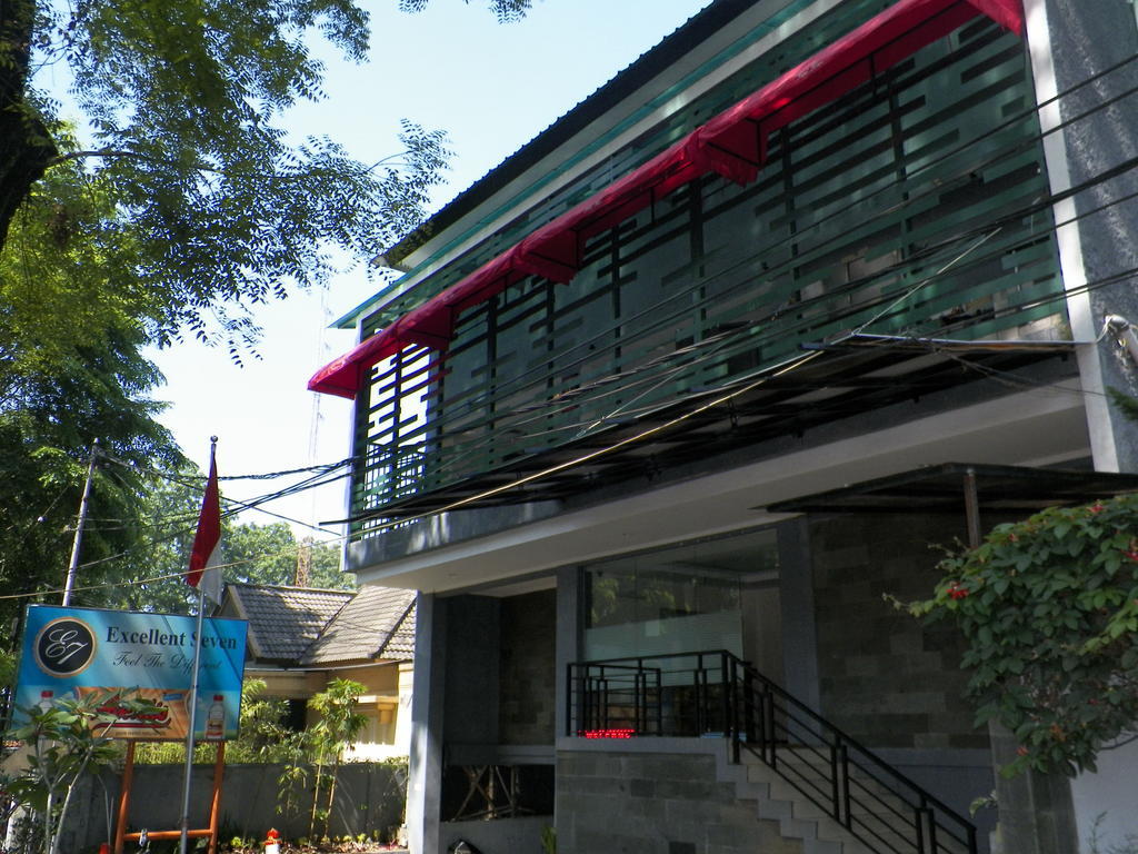 Excellent Seven Boutique Hotel Bandung Buitenkant foto